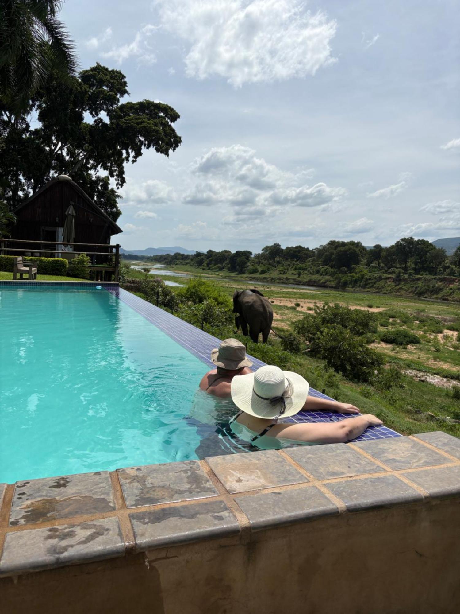 Rio Vista Lodge Malalane Eksteriør bilde